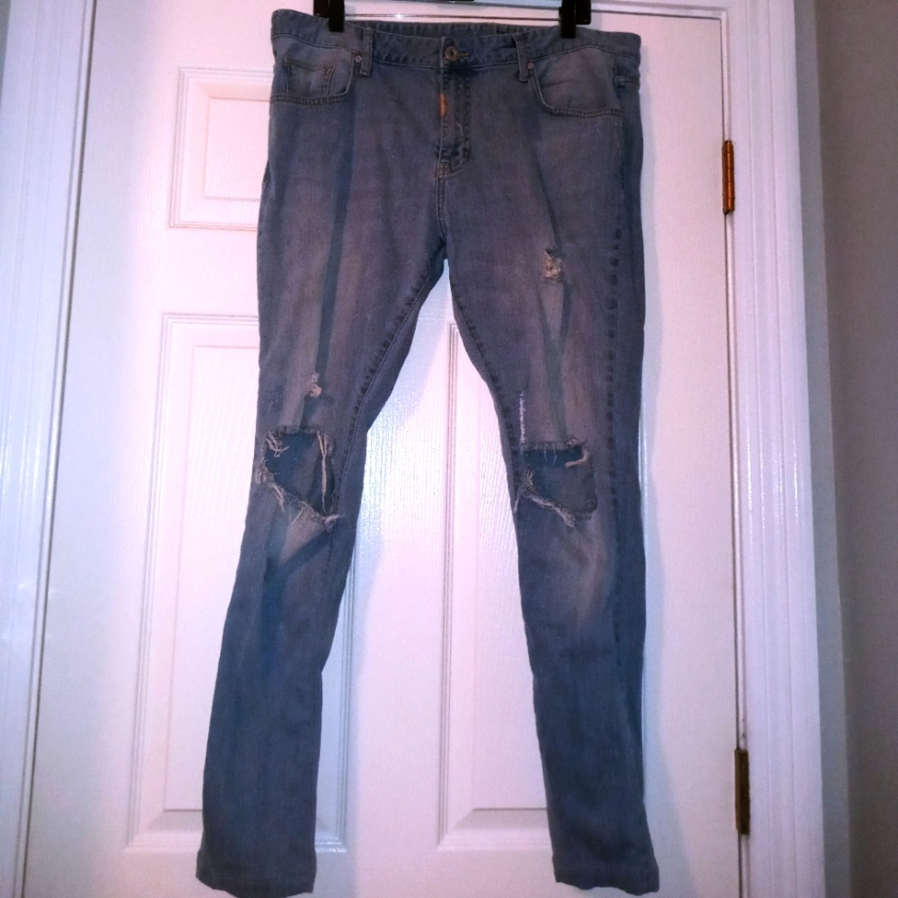 Men's ripped jeans